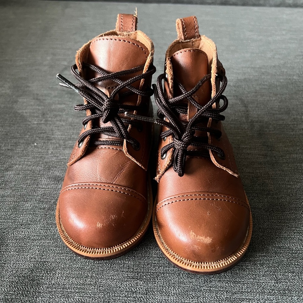 Mikoleon size 23 Classic Brown Kids Boots gently worn size 7